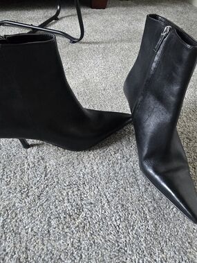 Michael Kors Black Pointed-Toe Leather Ankle Booties with Side Zip
